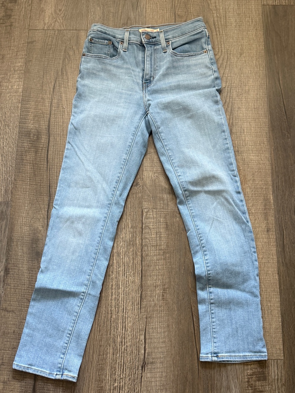 Levi’s 724 High Rise Straight Jeans Light Wash Size 28